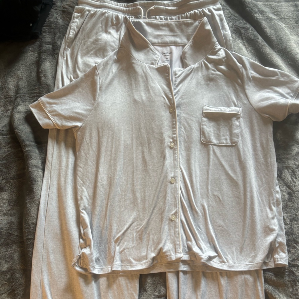 Gap Body Size Medium Light Gray Button-Up Pajama Set